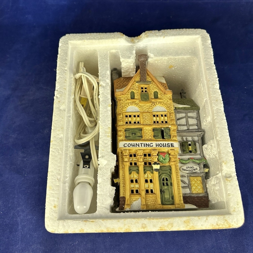 Dept 56 Silas Thimbleton Barrister 5902-1 Counting House Dickens Village Series - Picture 9 of 11